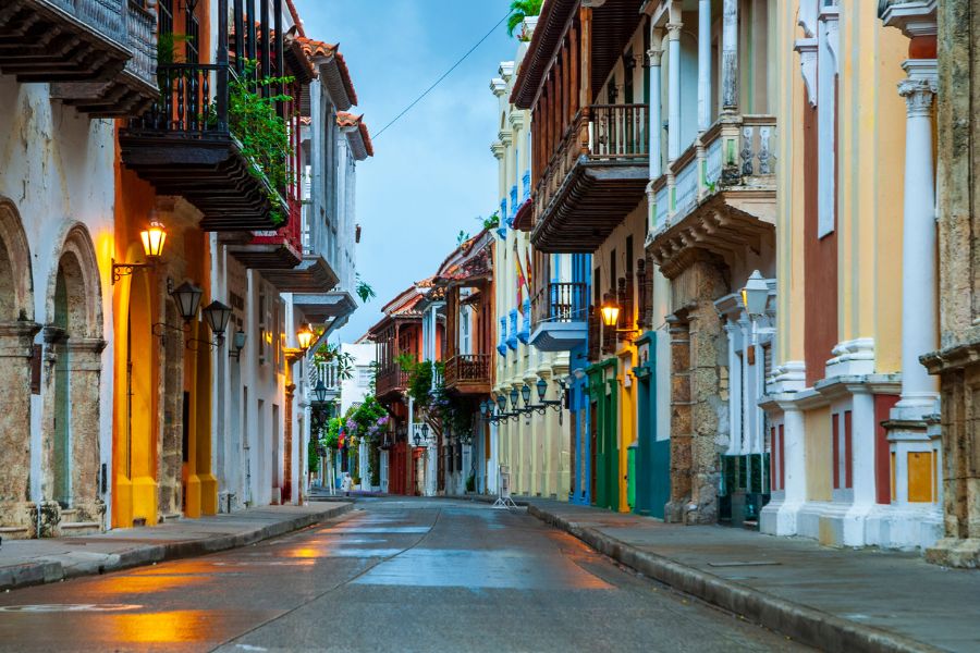 Image of Colombia, colourful streets and buildings
